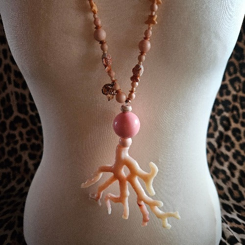 Halskette mit Rosa Perlen und Anhänger Acryl Koralle