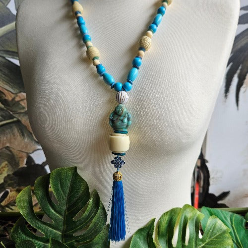 Kette Holzperlen hellblau mit Buddha Anhänger