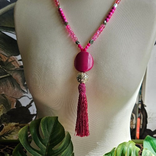 Halskette Perlen pink mit AnhängerQuaste