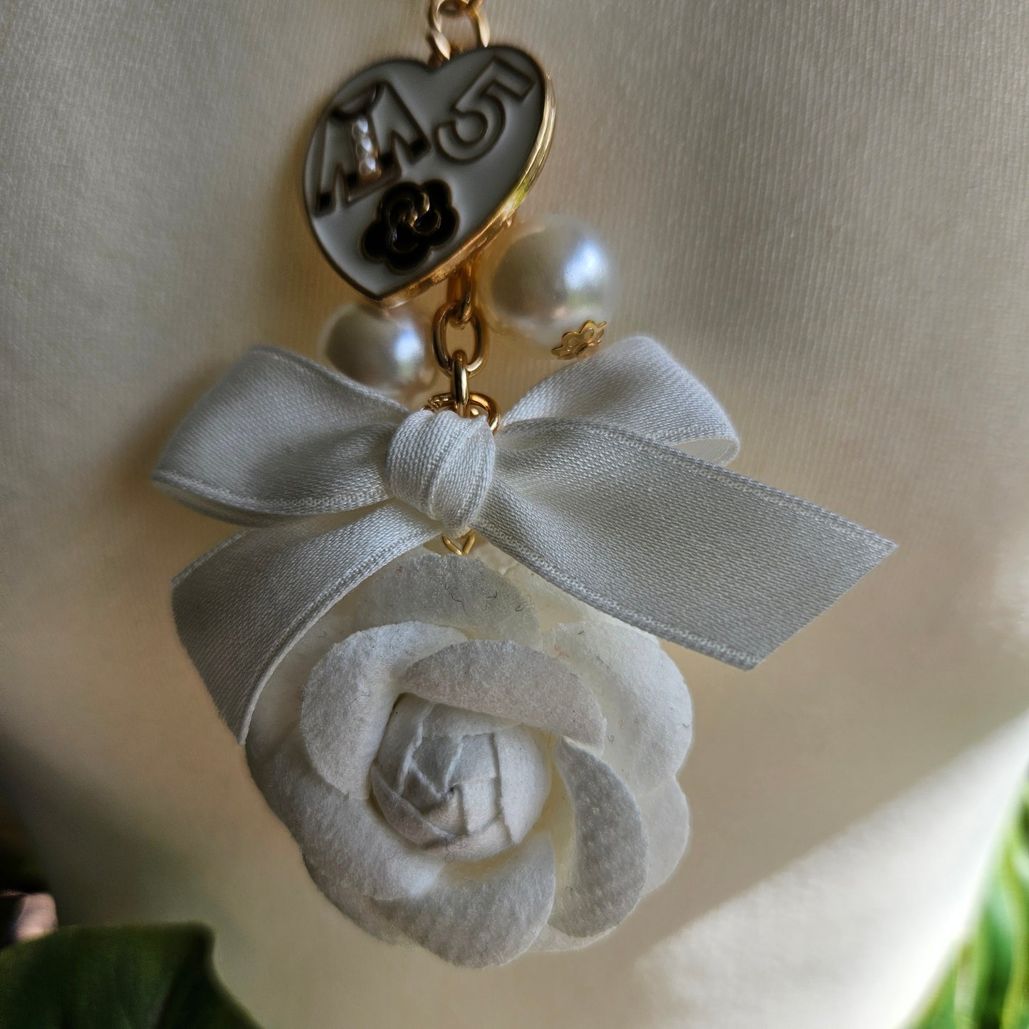 Halskette Perlen mit Anhänger Rose und Herz
