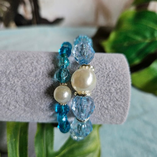 Armbänder Glas und Perlen hellblau