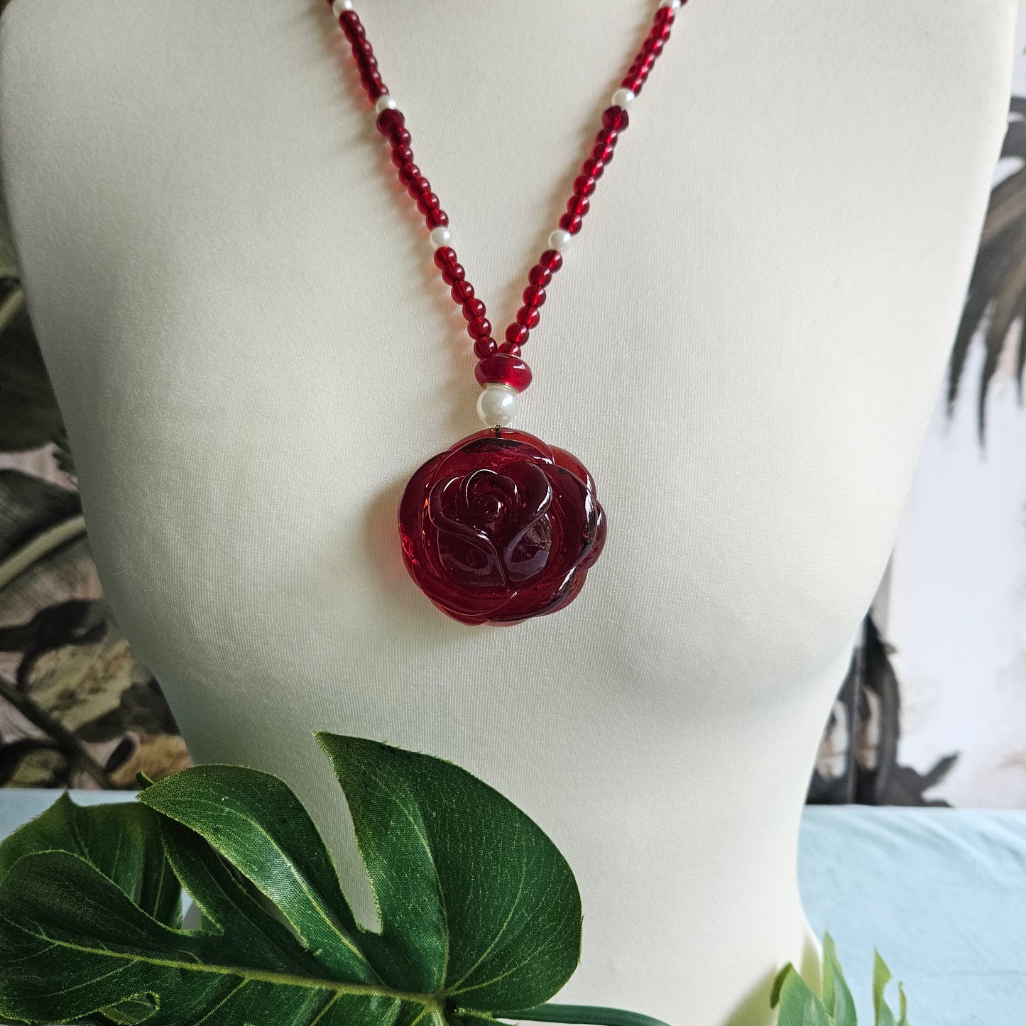 Halskette mit Roter Rose