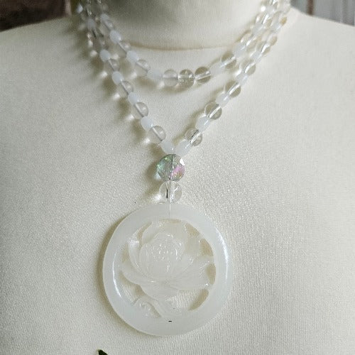 Halskette Glasperlen mit Anhänger weiß Jade