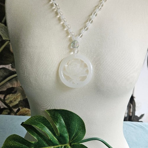 Halskette Glasperlen mit Anhänger weiß Jade