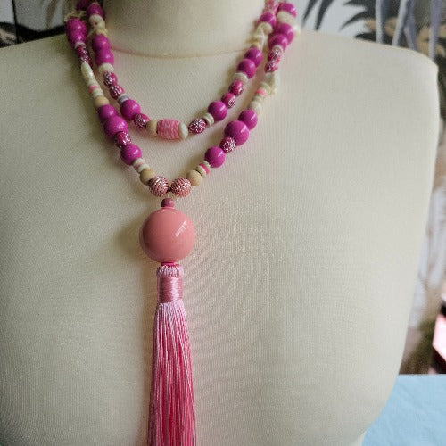 Halskette Perlen rosa mit Anhänger Quaste