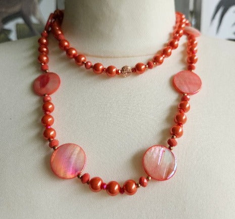 Halskette orange mit Perlmuttperlen