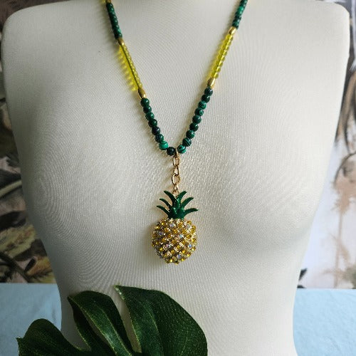 Halskette Perlen mit Anhänger Ananas Strass