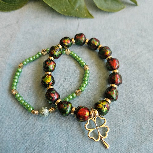 Armbänder 2er-Set Perlen mit Glücksanhänger