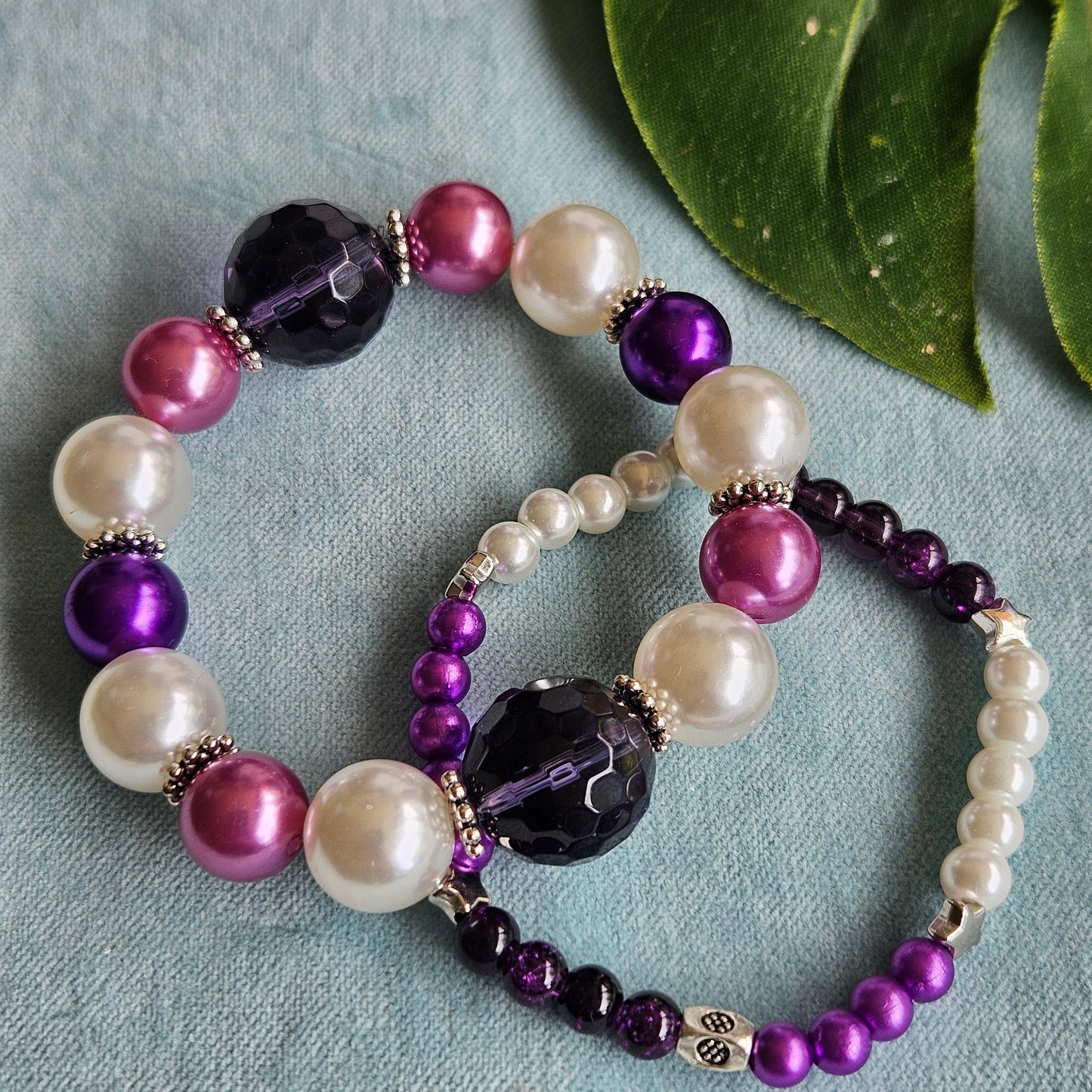 Armbänder Perlen weiß und Lila