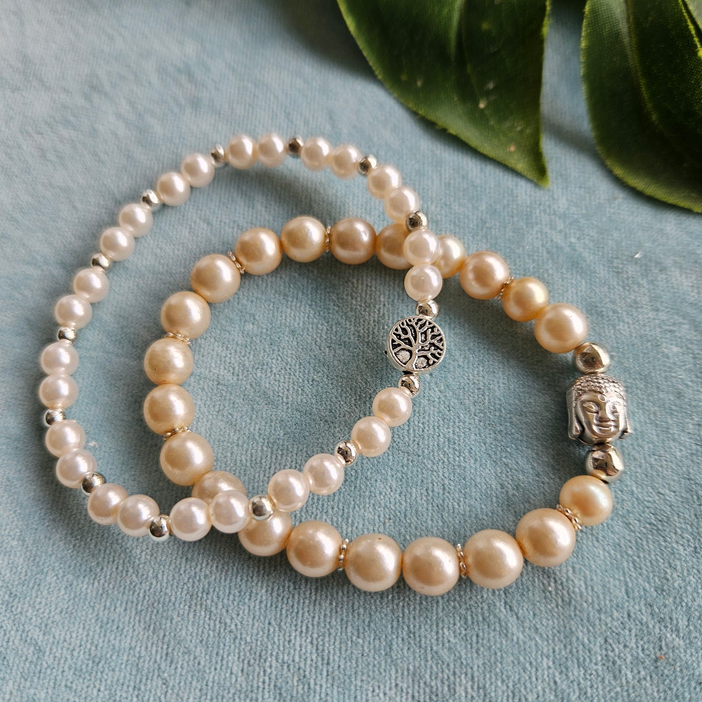 Armbänder Perlen und Motiv Perlen Silber