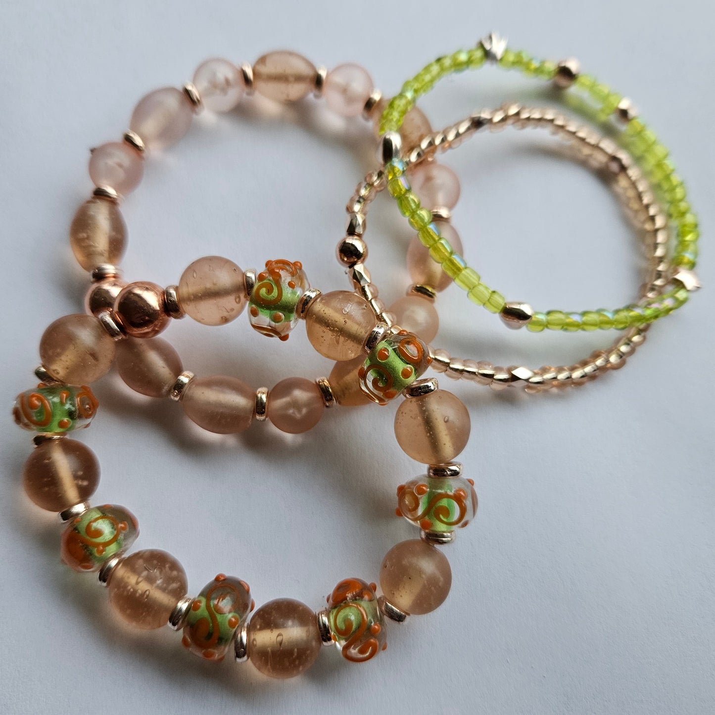 Glasperlen Armbänder 4 Stück Rose mit Grün