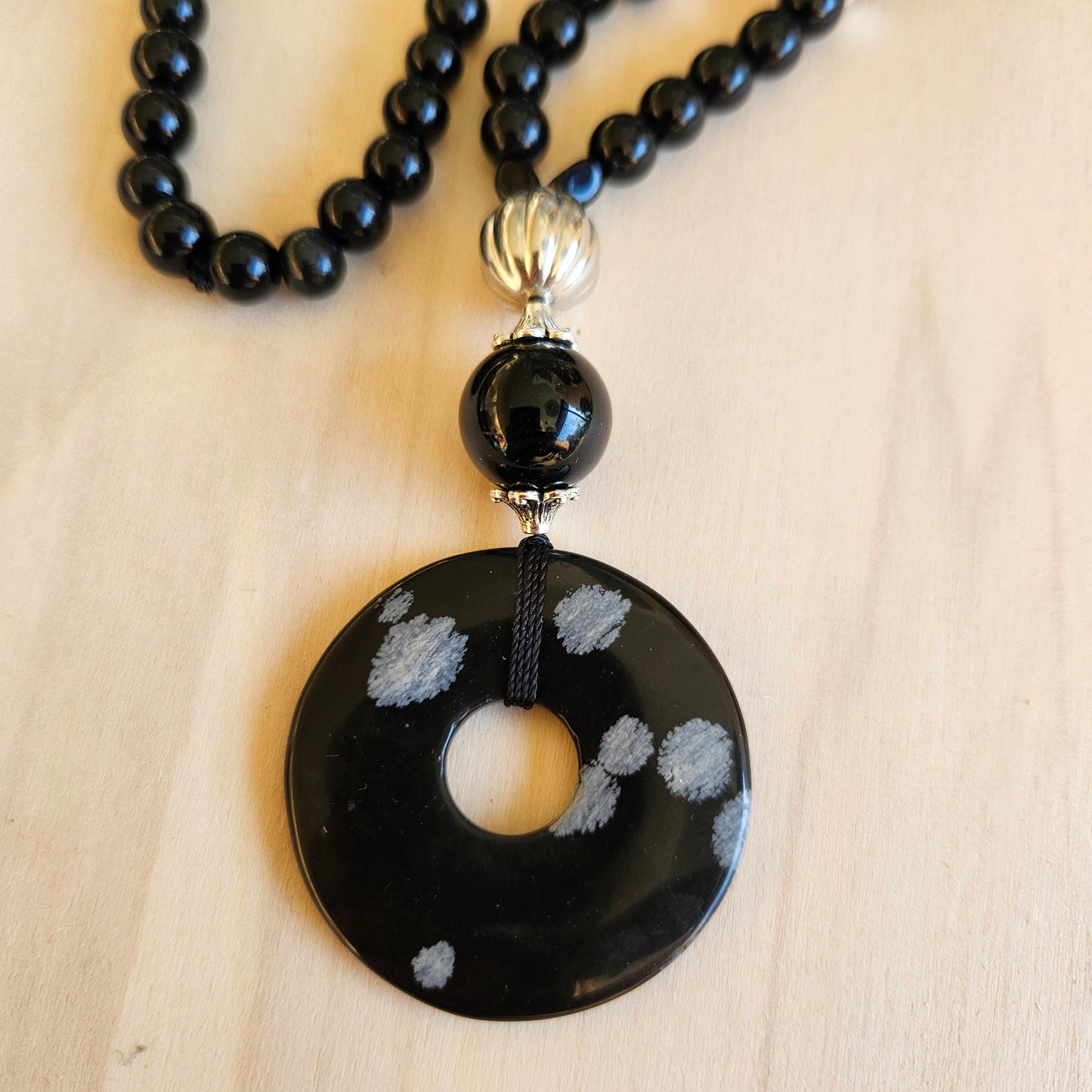 Halskette mit Donut Schnee-Obsidian schwarz