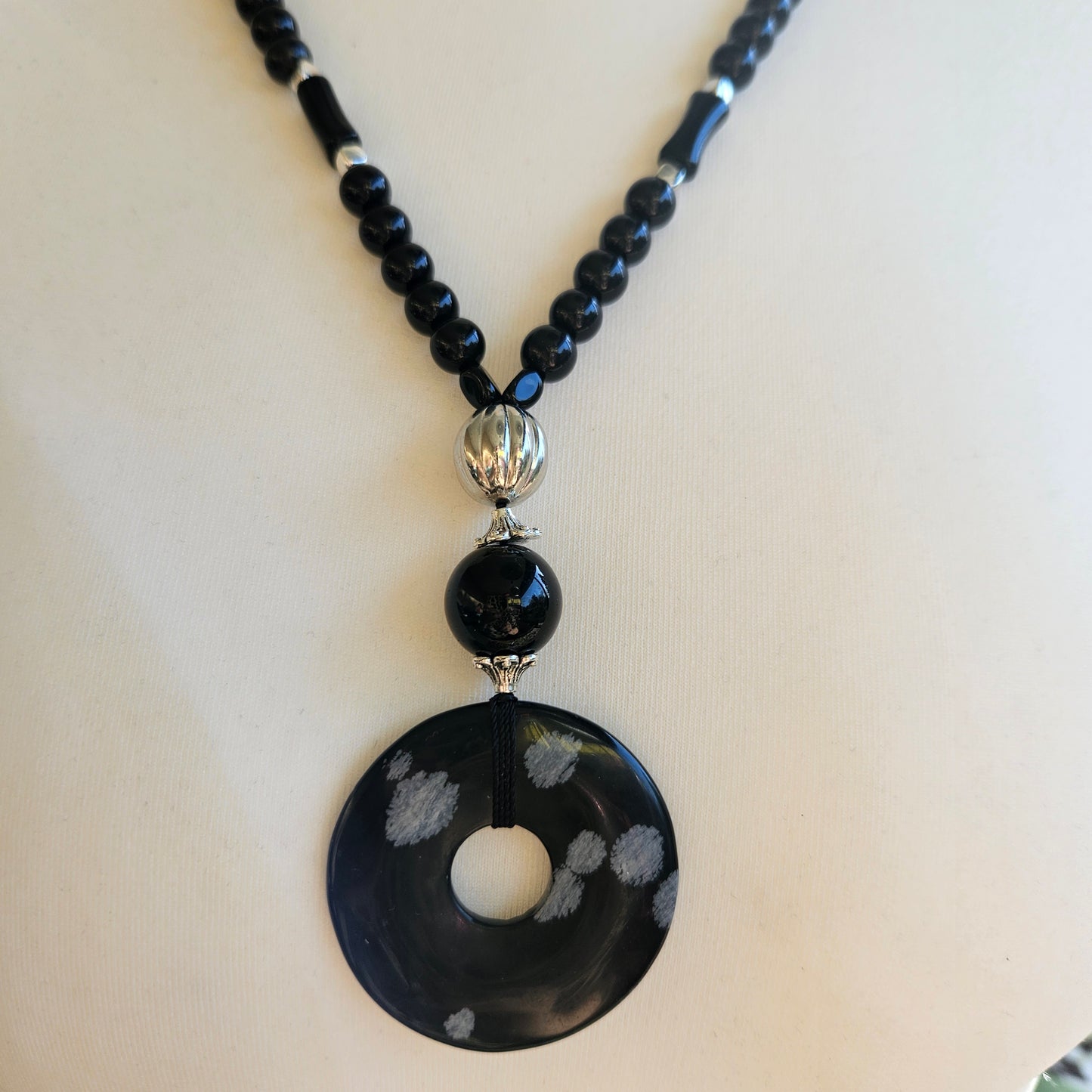 Halskette mit Donut Schnee-Obsidian schwarz