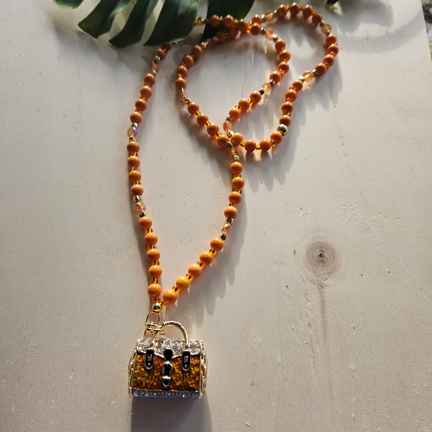 Halskette Perlen Orange Anhänger Tasche