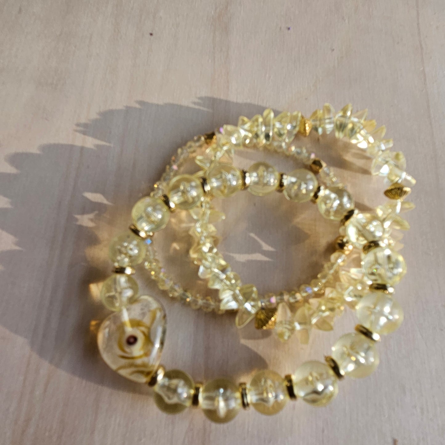 Armbänder Perlen gelb mit Herz 3 er Set
