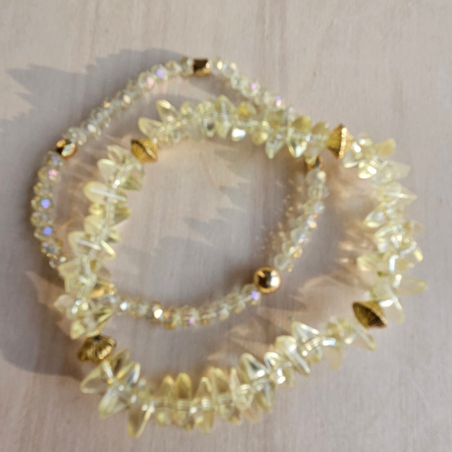 Armbänder Perlen gelb mit Herz 3 er Set