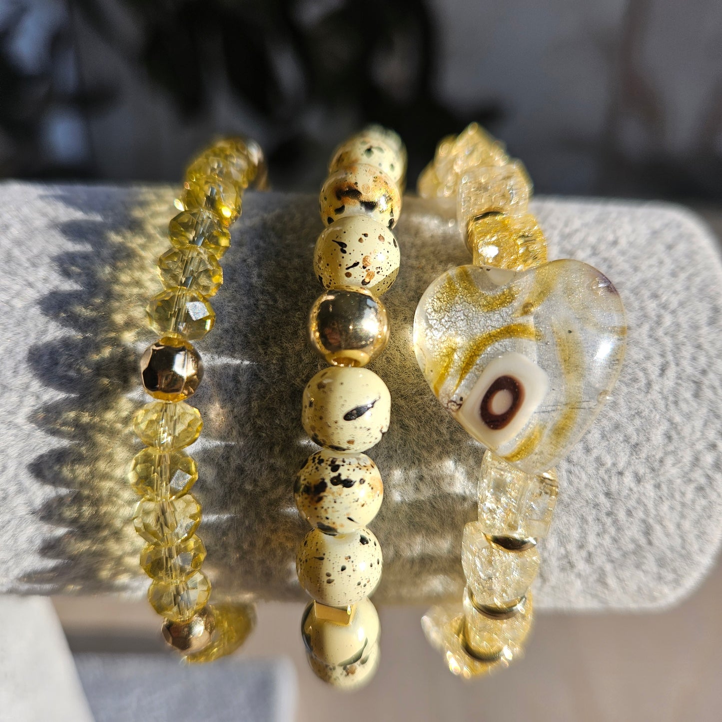 Armbänder Perlen hellgelb mit Herz 3 er Set