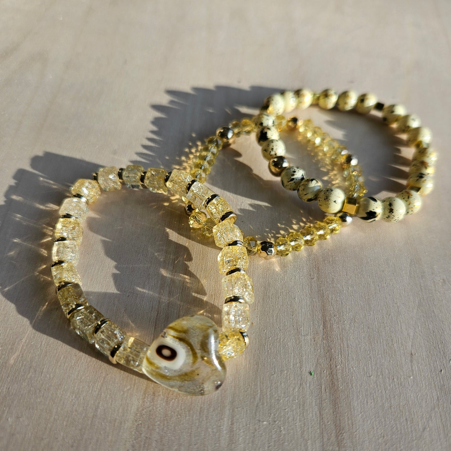 Armbänder Perlen hellgelb mit Herz 3 er Set