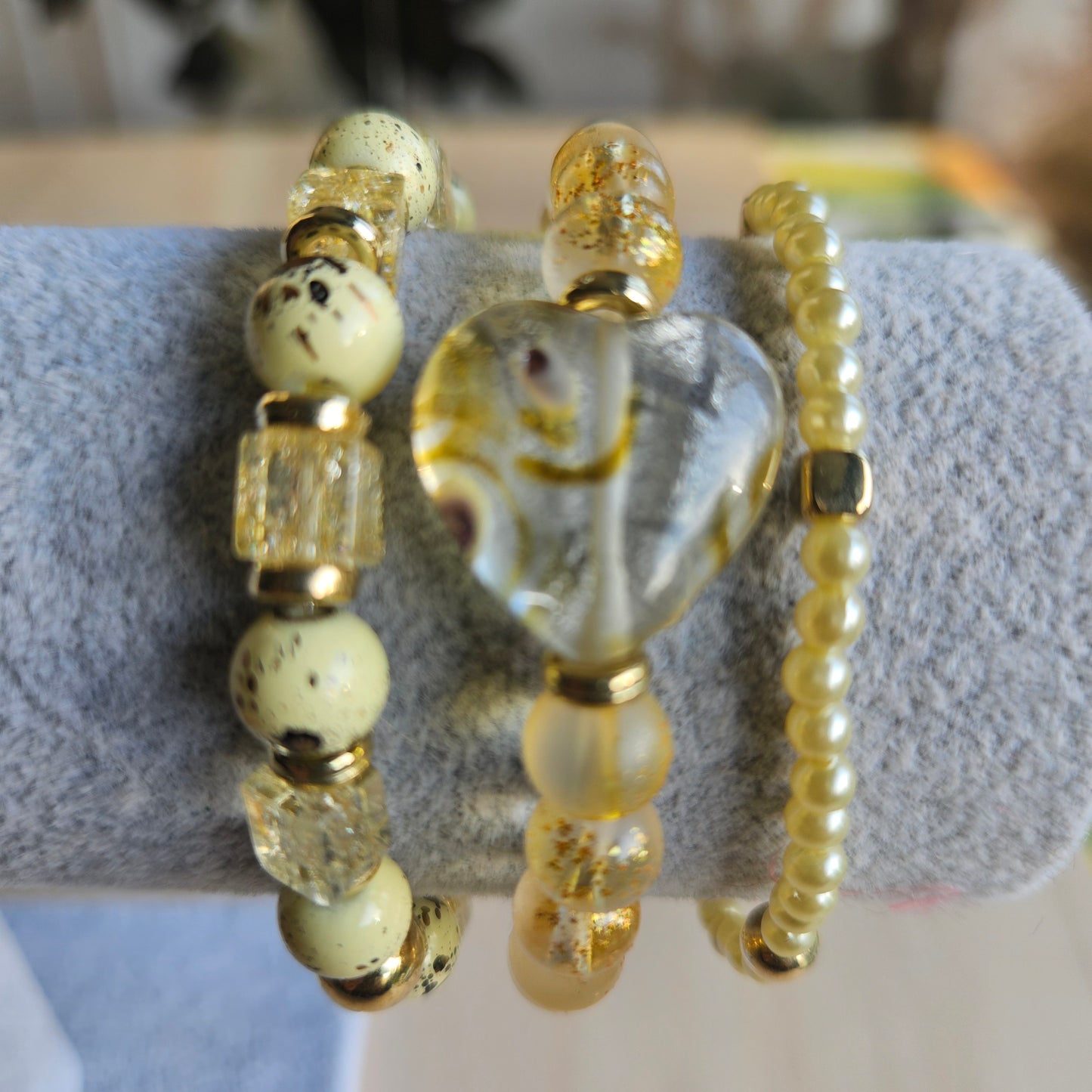 Armbänder Perlen hellgelb 3 er Set mit Herz