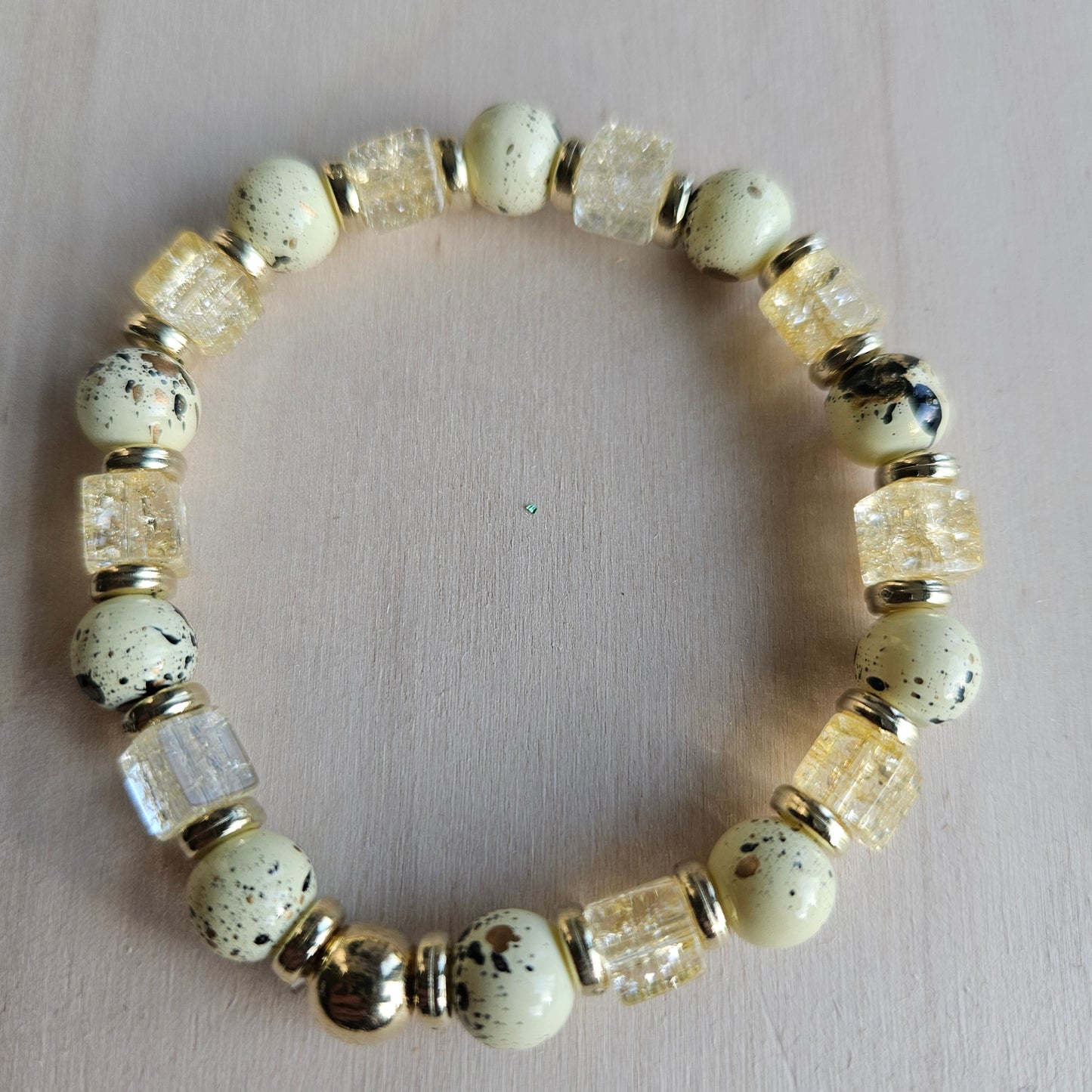 Armbänder Perlen hellgelb 3 er Set mit Herz