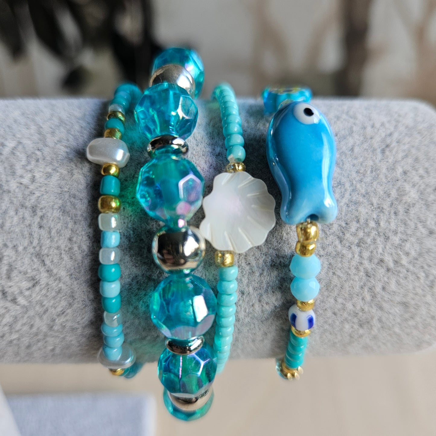 Armbänder Hellblau Perlen mit Fisch 4 er Set