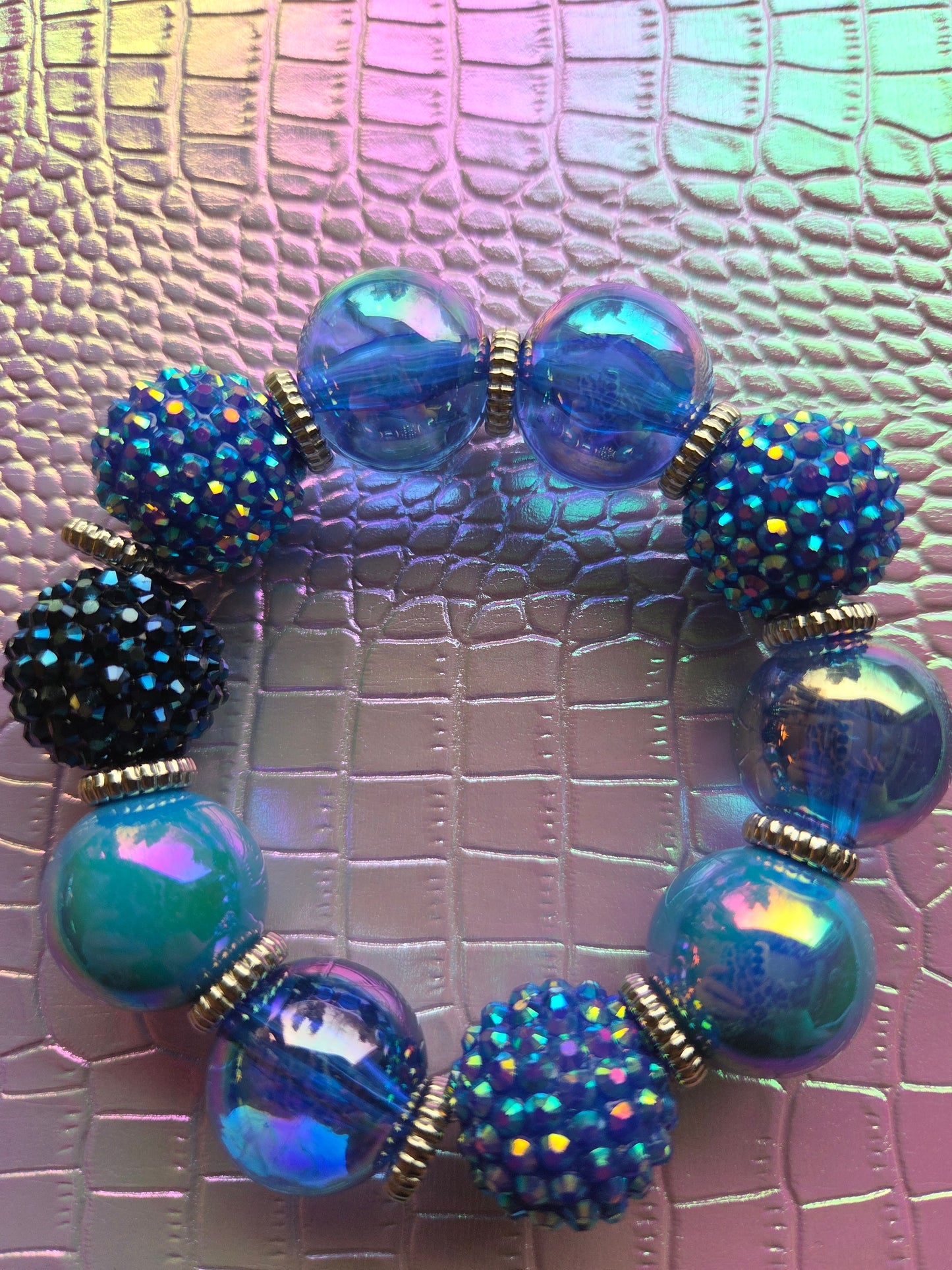 Armband Mittelblau mit Acryl UV und Glitzer Perlen