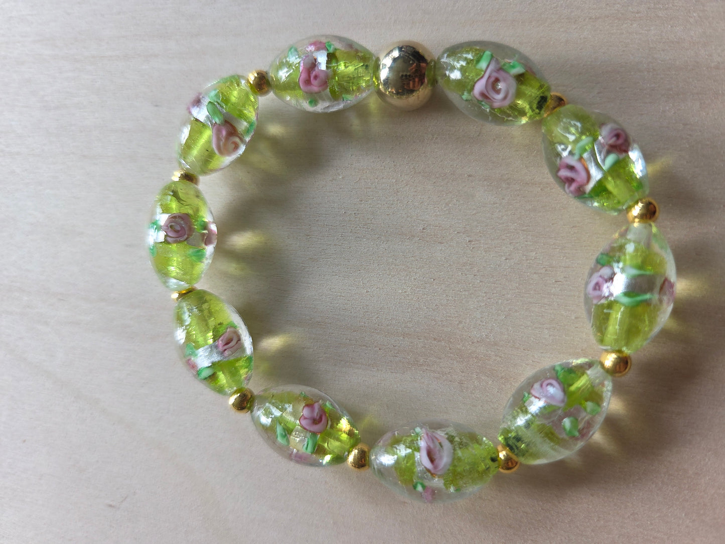 Armbänder grün mit Blüten 4 er Set