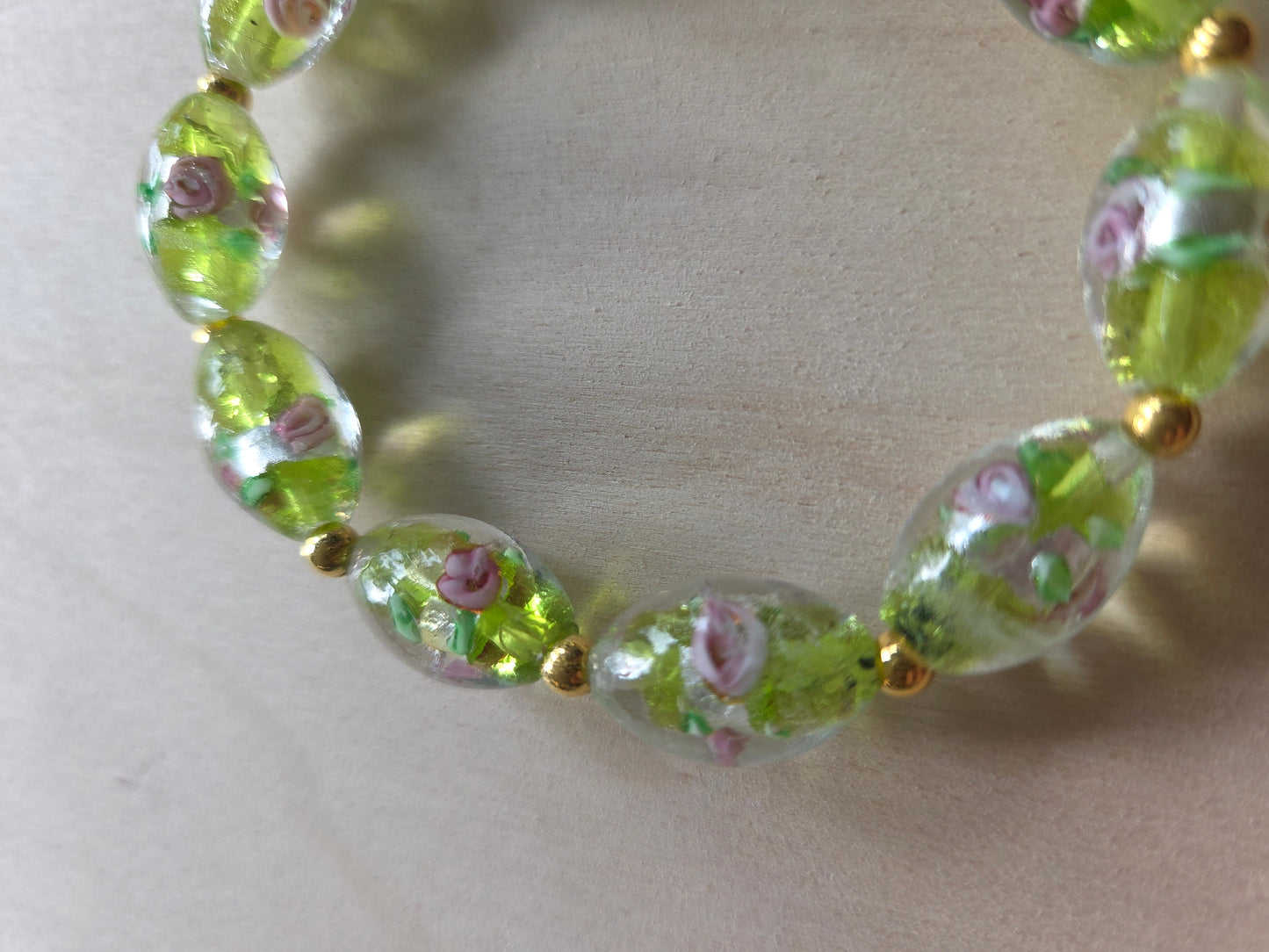 Armbänder grün mit Blüten 4 er Set