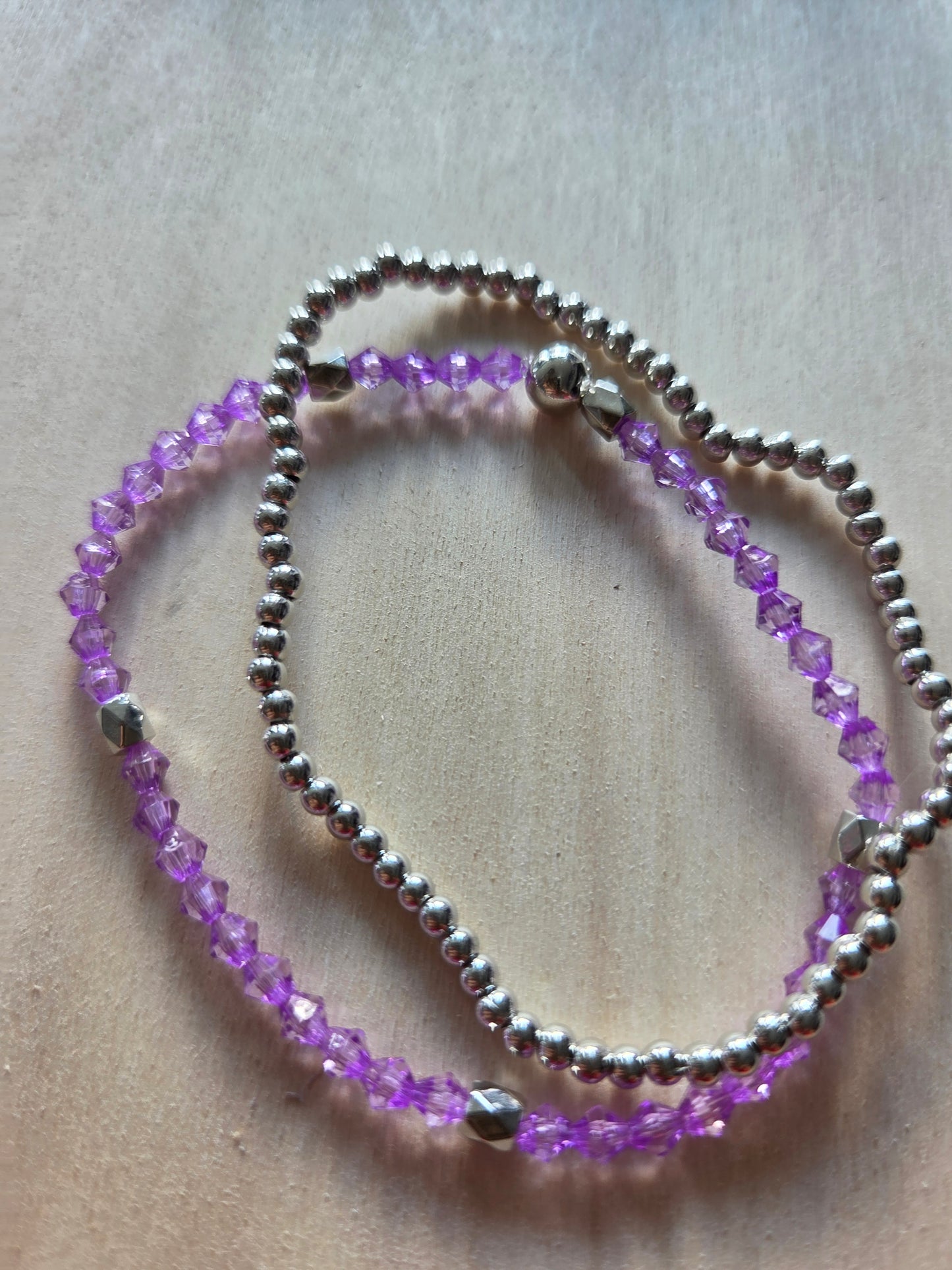 Armbänder Mit Blumen Perle Lila und Schmetterling 4 er Set