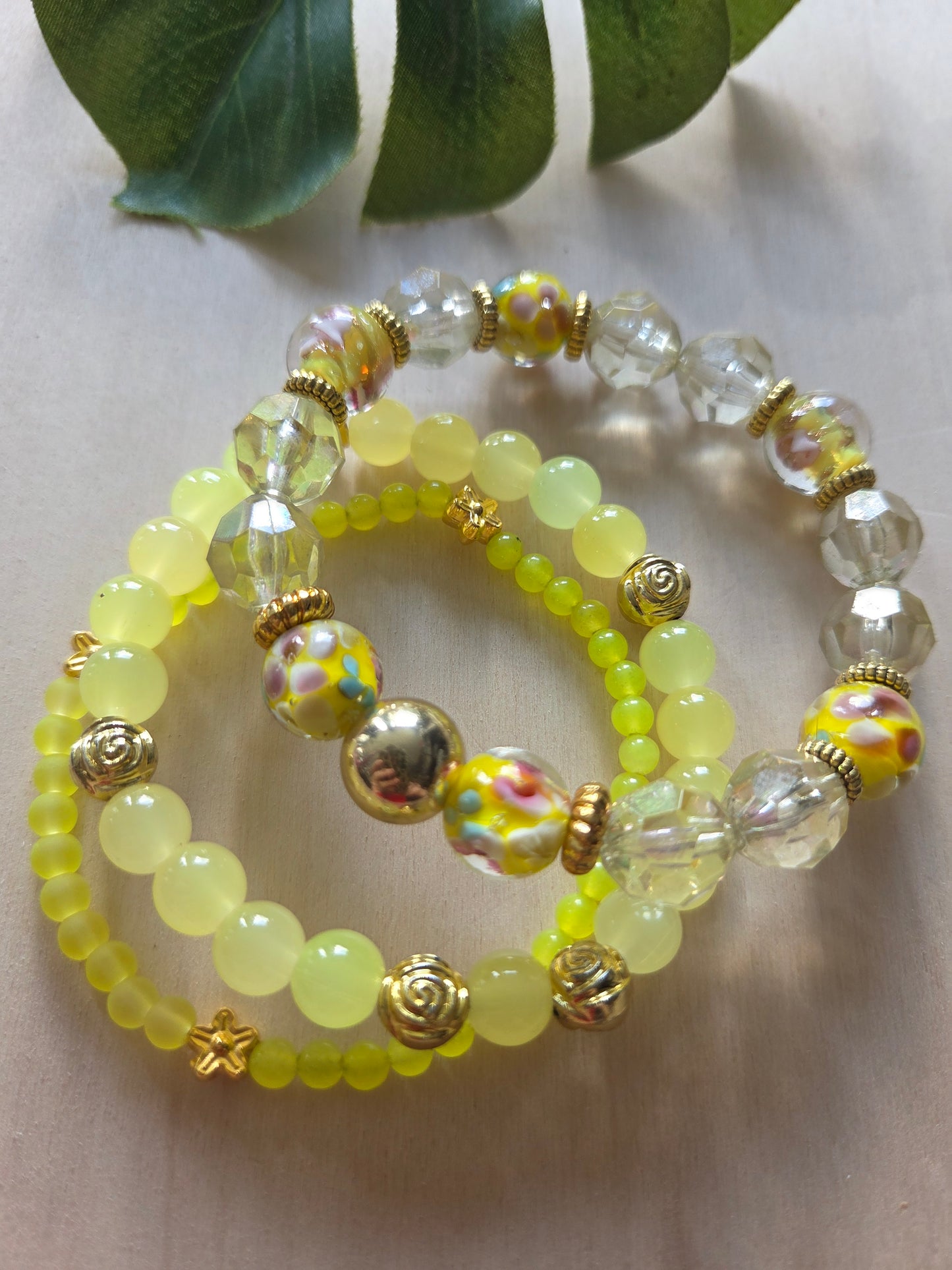 Armbänder Gelb 3 er Set Glas Perlen mit Blütenperlen