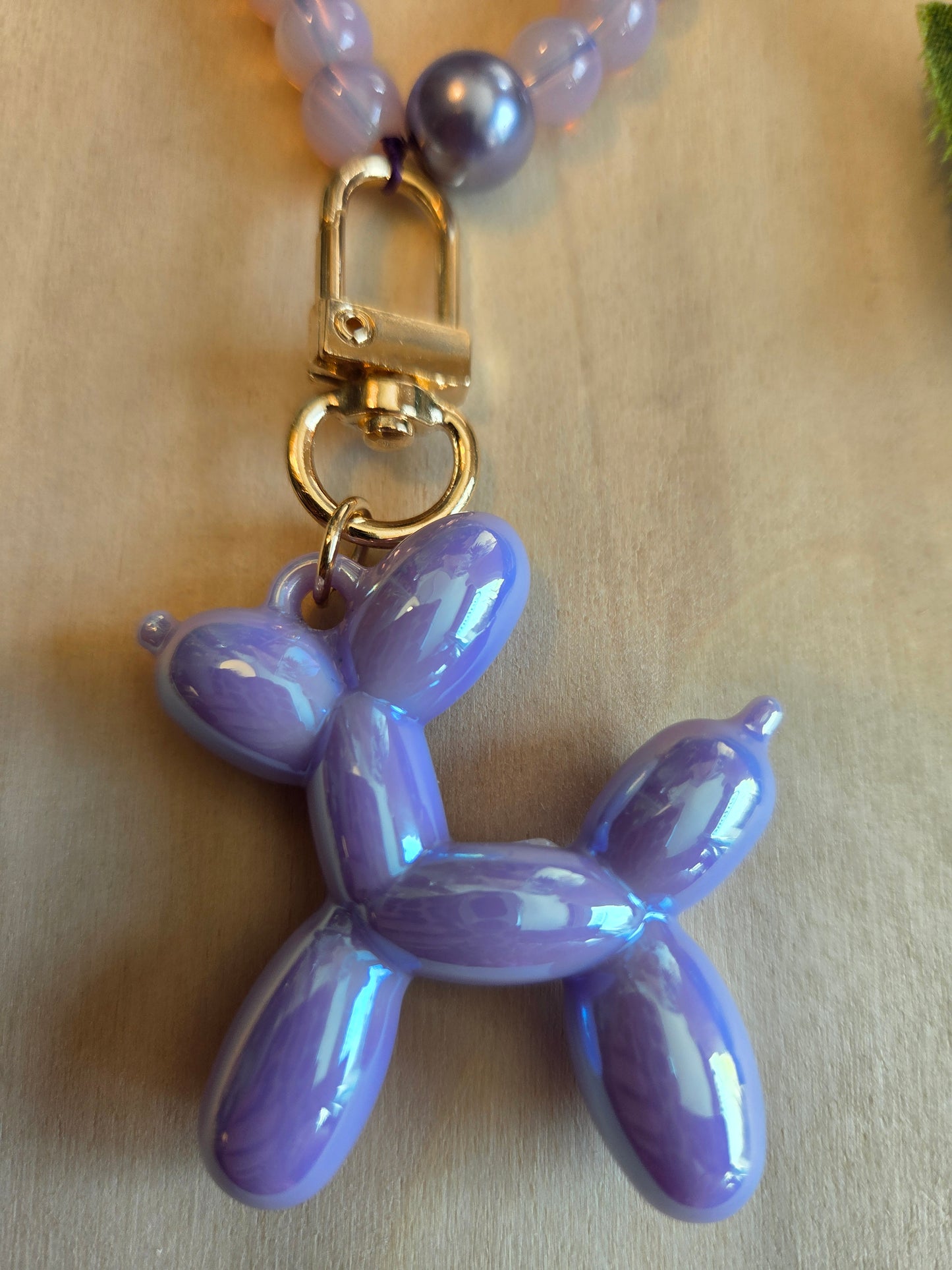 Halskette mit Glasperlen Flieder Anhänger Ballonhund