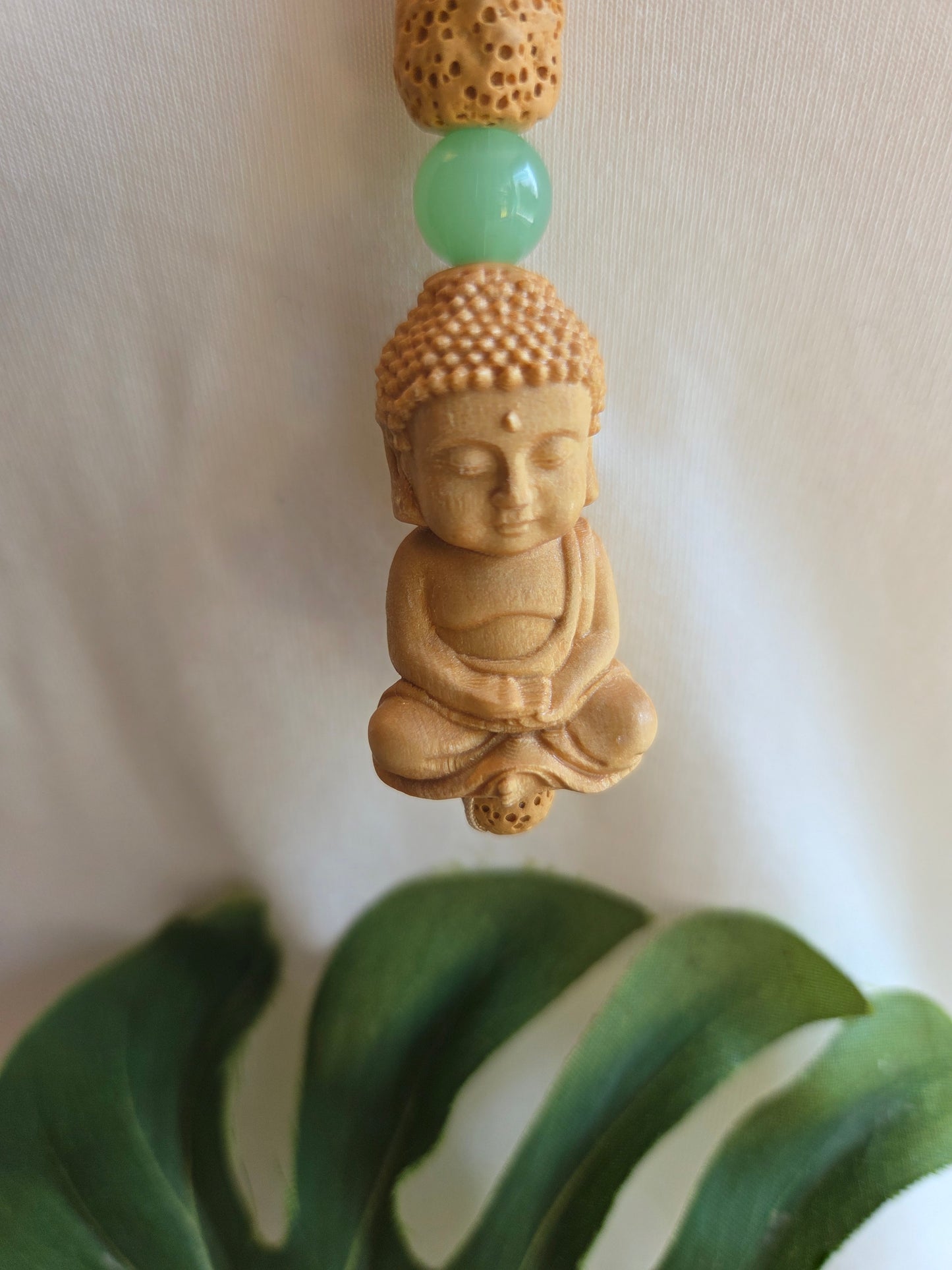 Halskette mit Holzperlen und AH Buddha