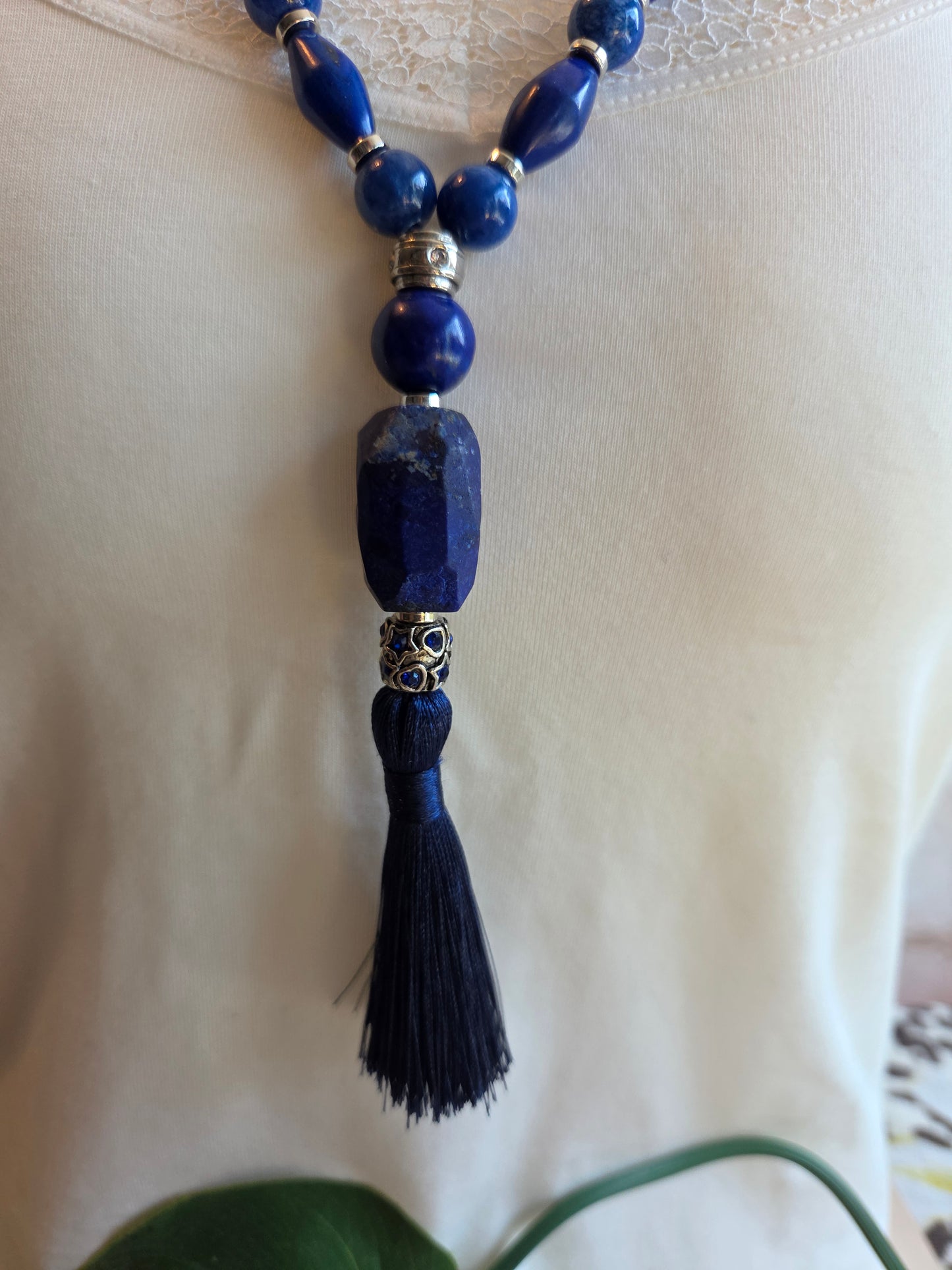 Halsketten mit Perlen Blau Lapis AH Lapis mit Quaste