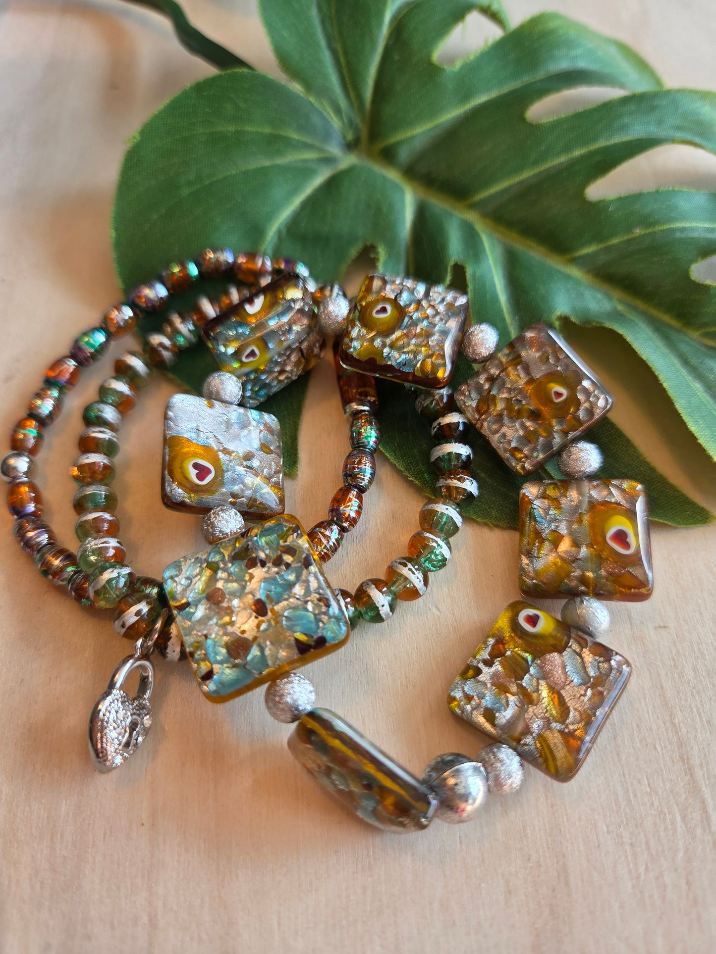 Armbänder Perlen braun 3 er Set schönes Glas Anhänger Herz