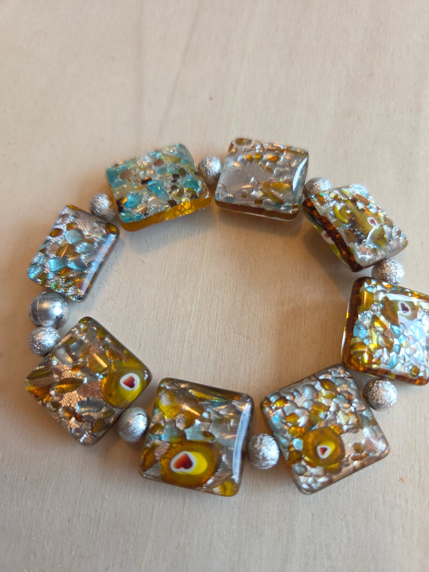 Armbänder Perlen braun 3 er Set schönes Glas Anhänger Herz