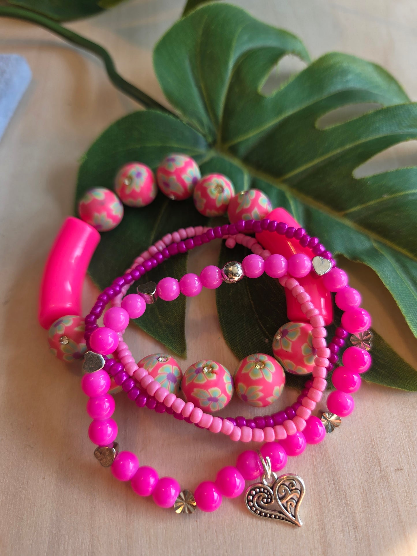 Armbänder Perlen 4 er Set Pink mit Blumenmuster