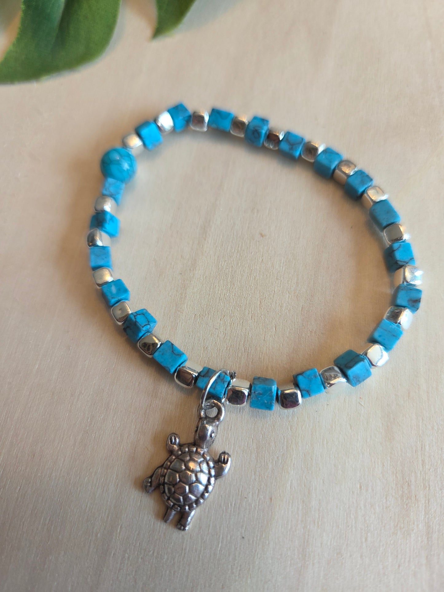 Armbänder Perlen hellblau mit Schildkröte 4 er Set