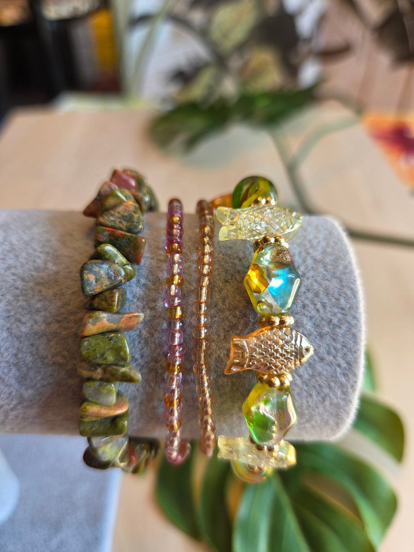 Armbänder Perlen grün mit Fischen