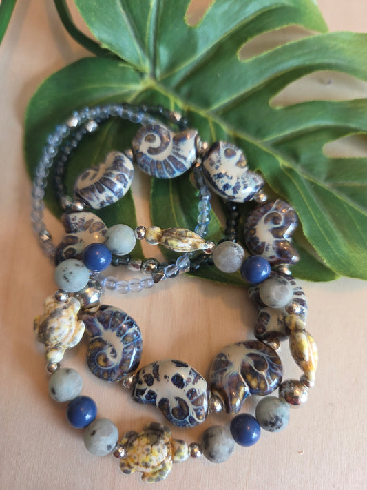 Armbänder Perlen blau mit Muscheln /Schildkröten