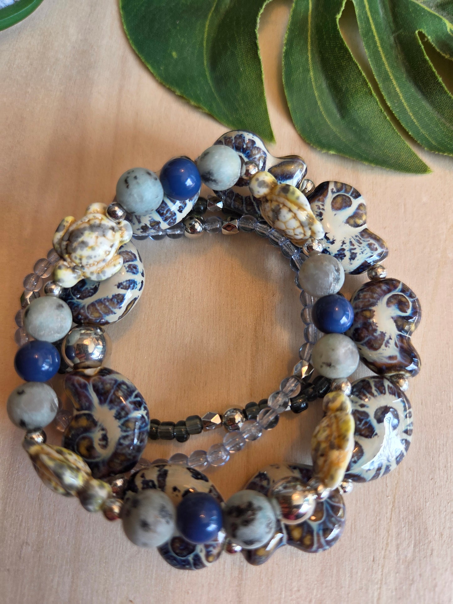 Armbänder Perlen blau mit Muscheln /Schildkröten