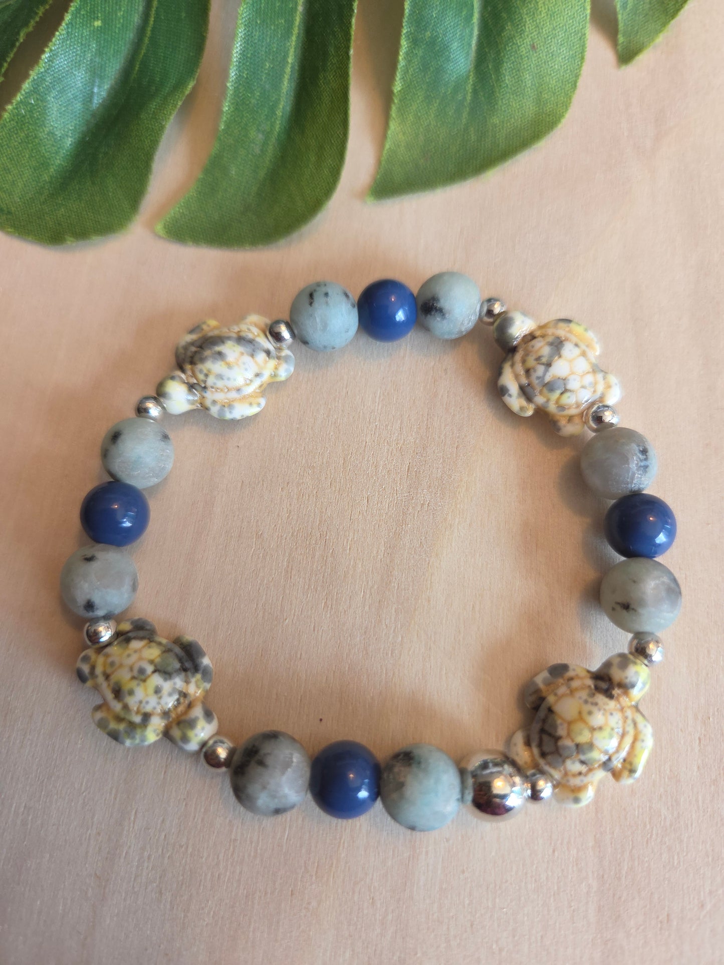 Armbänder Perlen blau mit Muscheln /Schildkröten