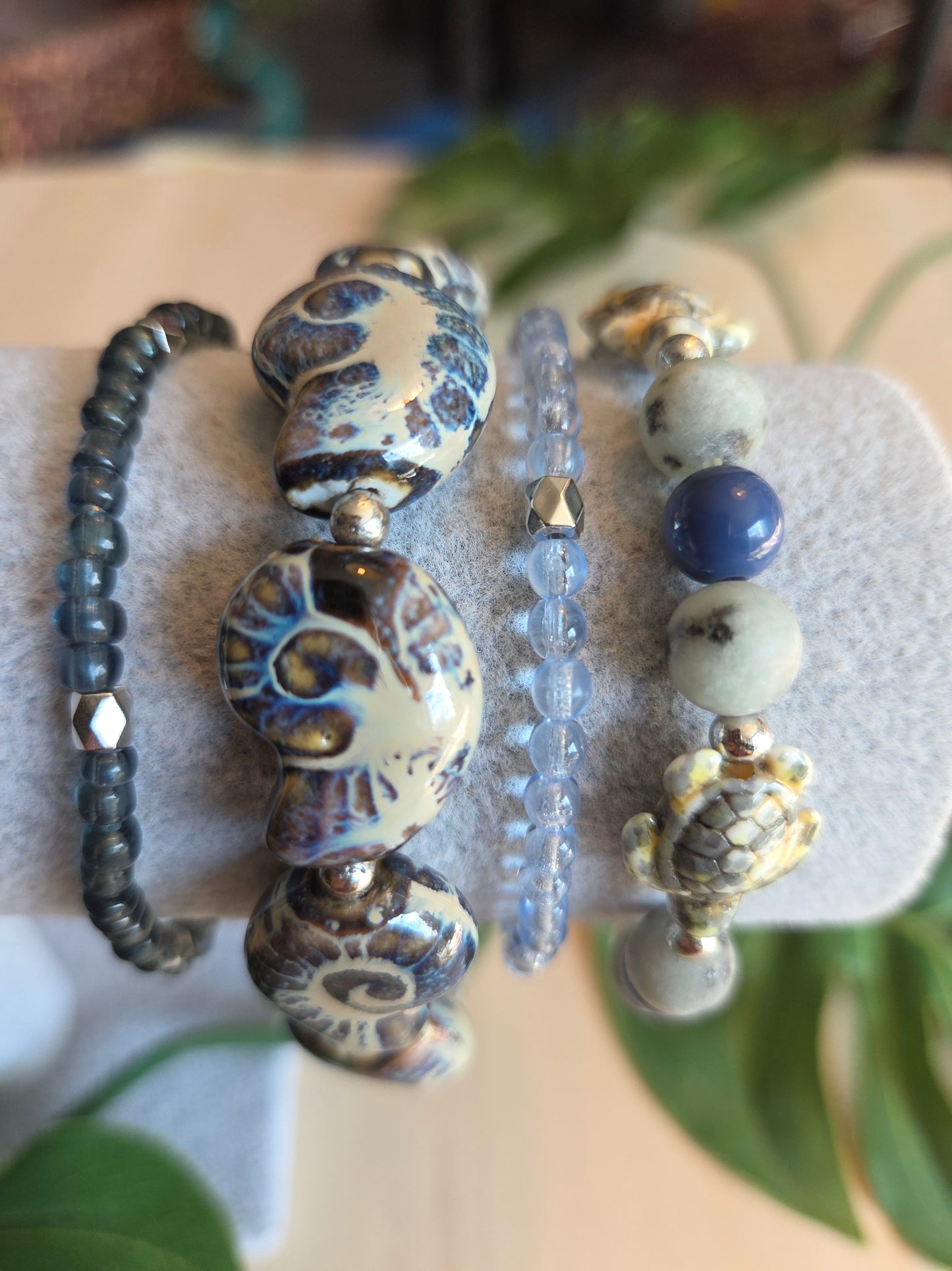 Armbänder Perlen blau mit Muscheln /Schildkröten