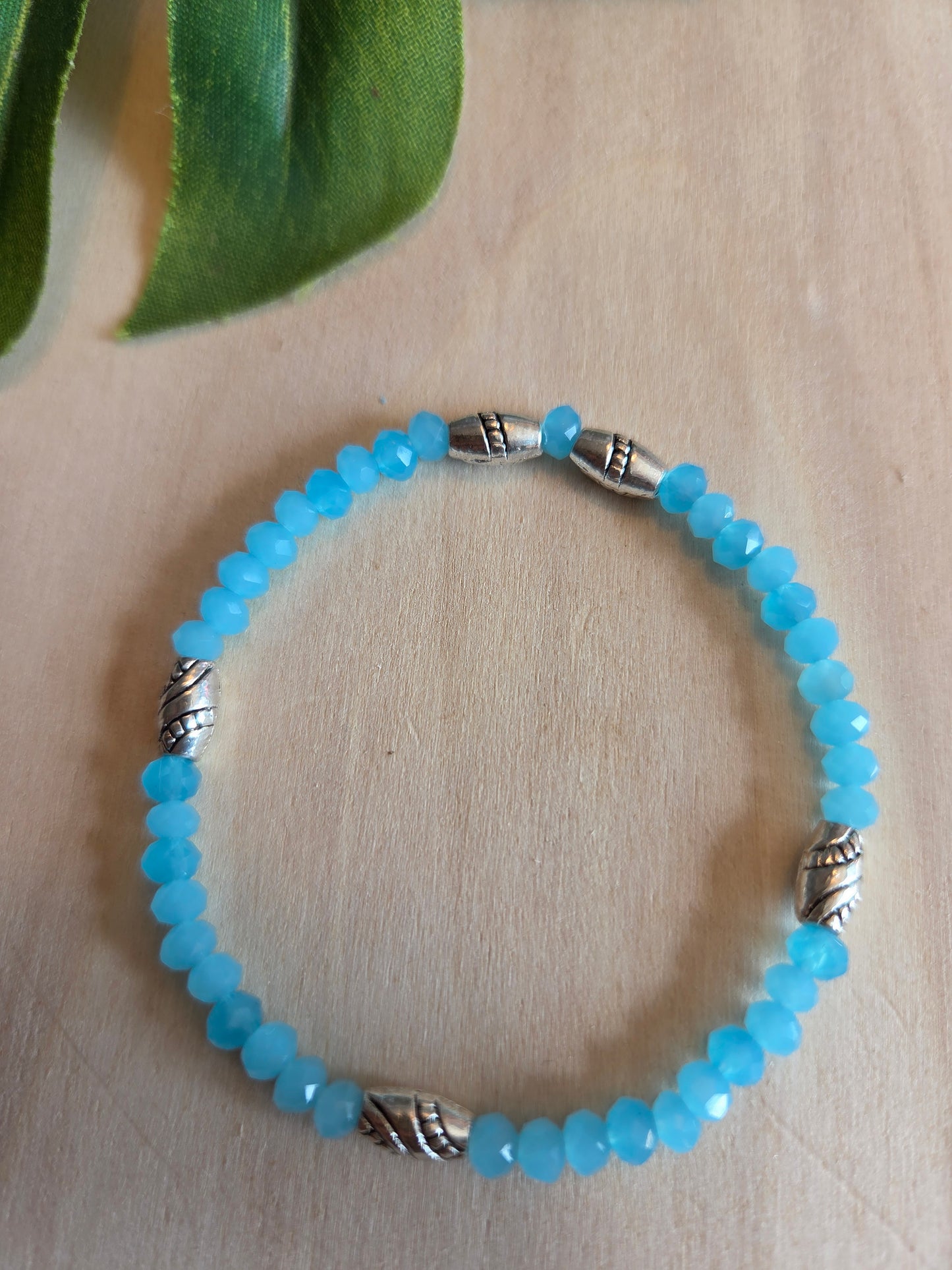 Armbänder Perlen hellblau mit Fischen