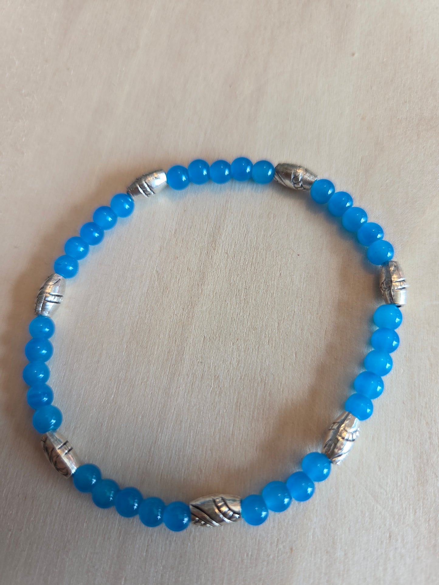Armbänder Perlen blau mit bunten Fischen 5 er Set