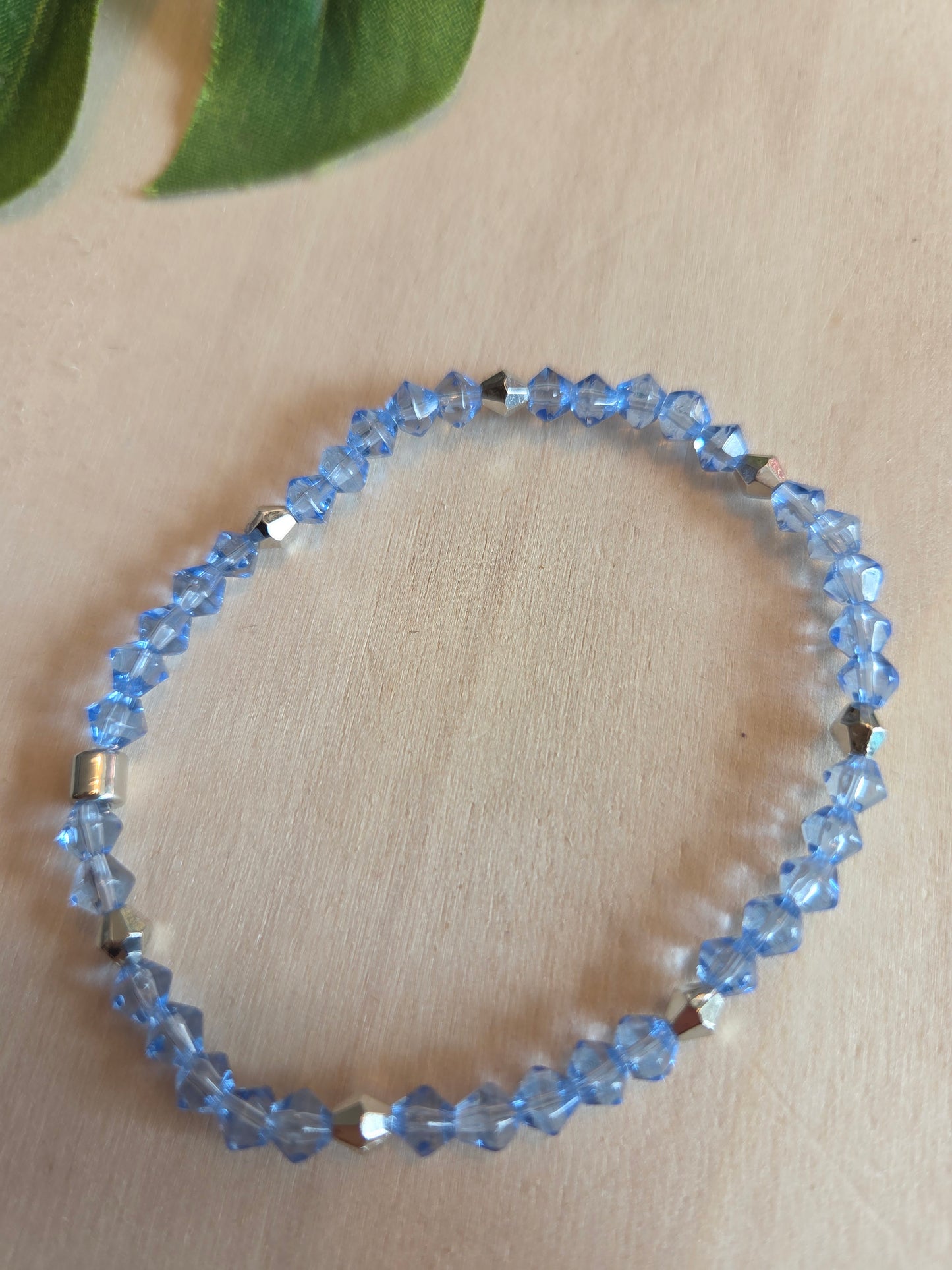 Armbänder Perlen Glas hellblau mit schönen Glassteinen