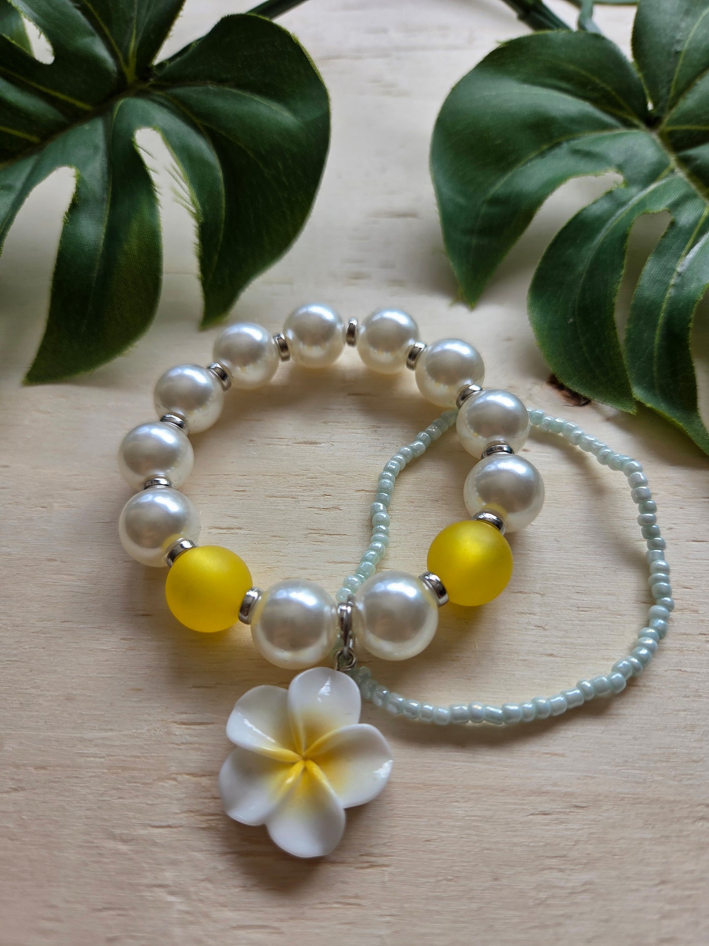 Armbänder Hibiskus Blüte gelb/weiß 2er-Set