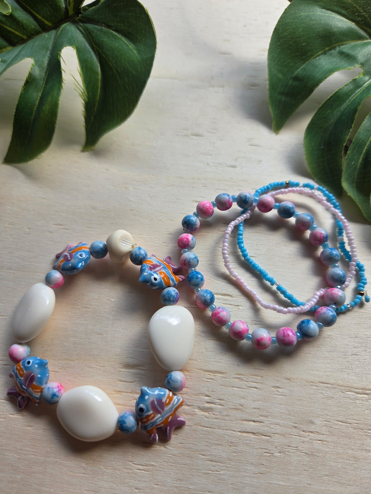 Armbänder mit Fischen 4er-Set blau/weiß