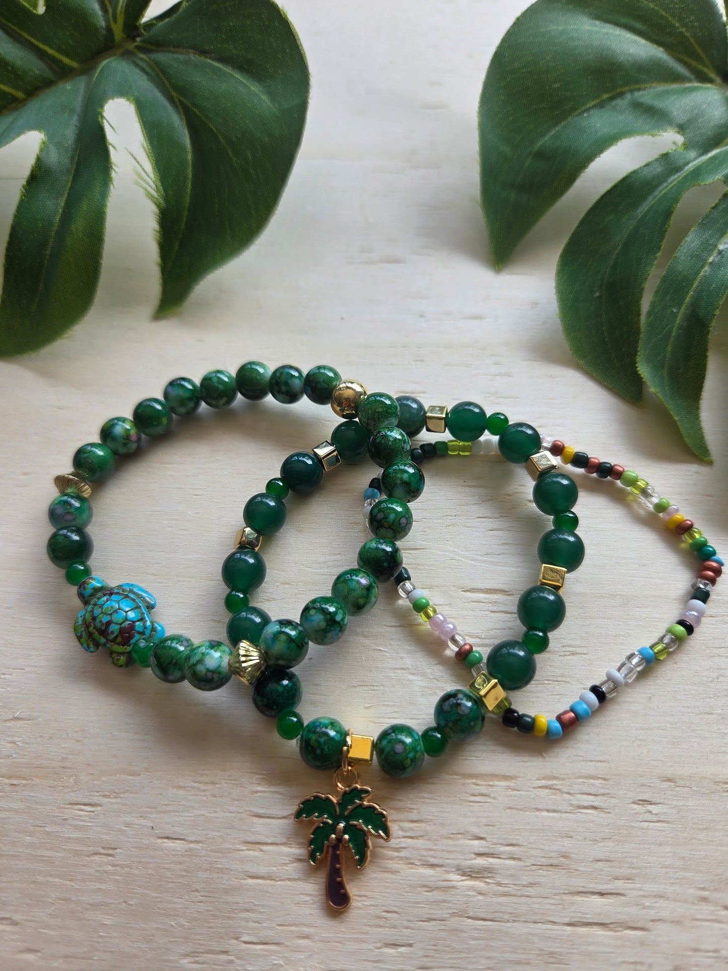Armbänder Grün mit AH Palme und Schildkröte 3er-Set