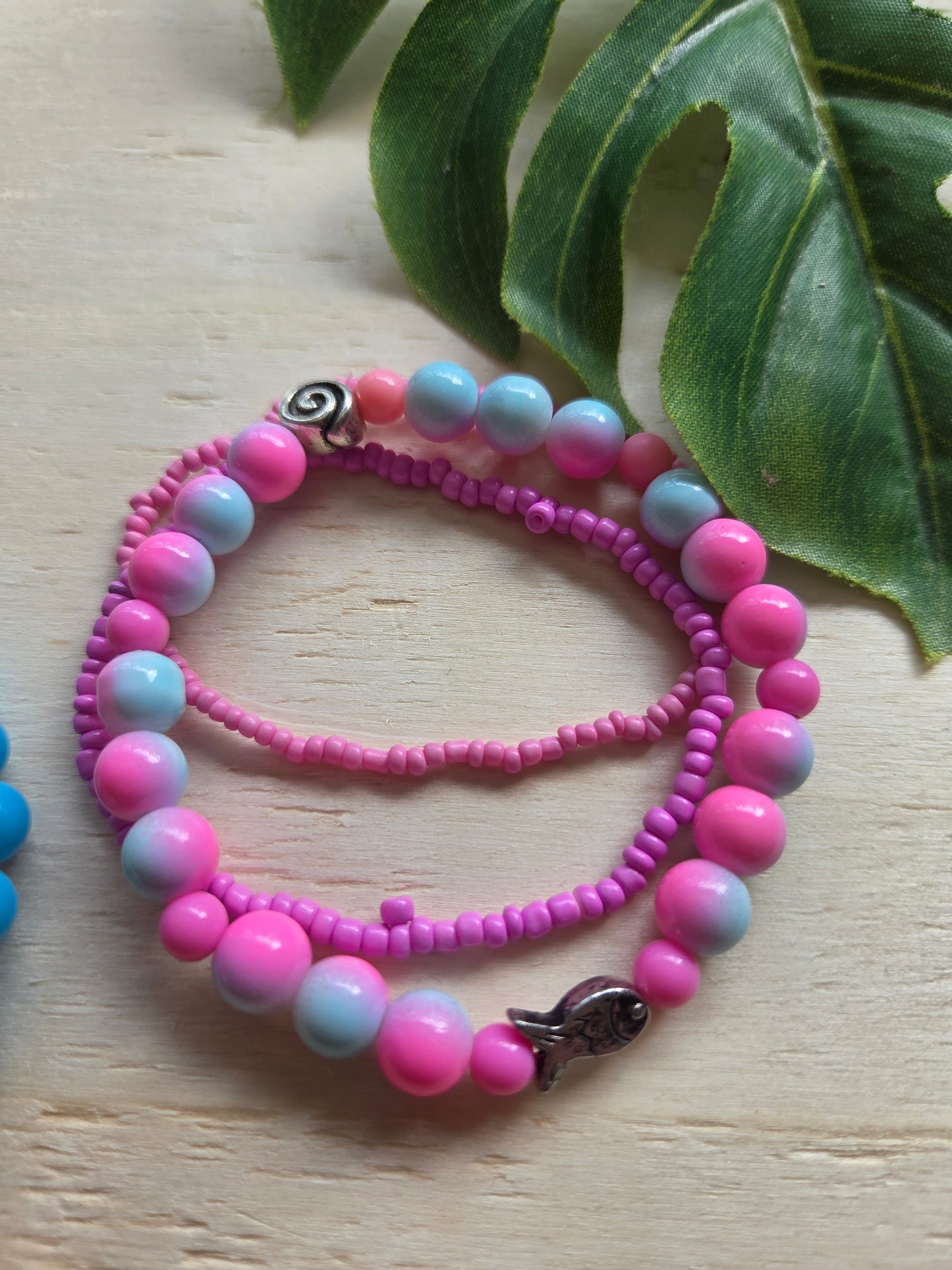 Armbänder mit Muschel bunt 4er-Set