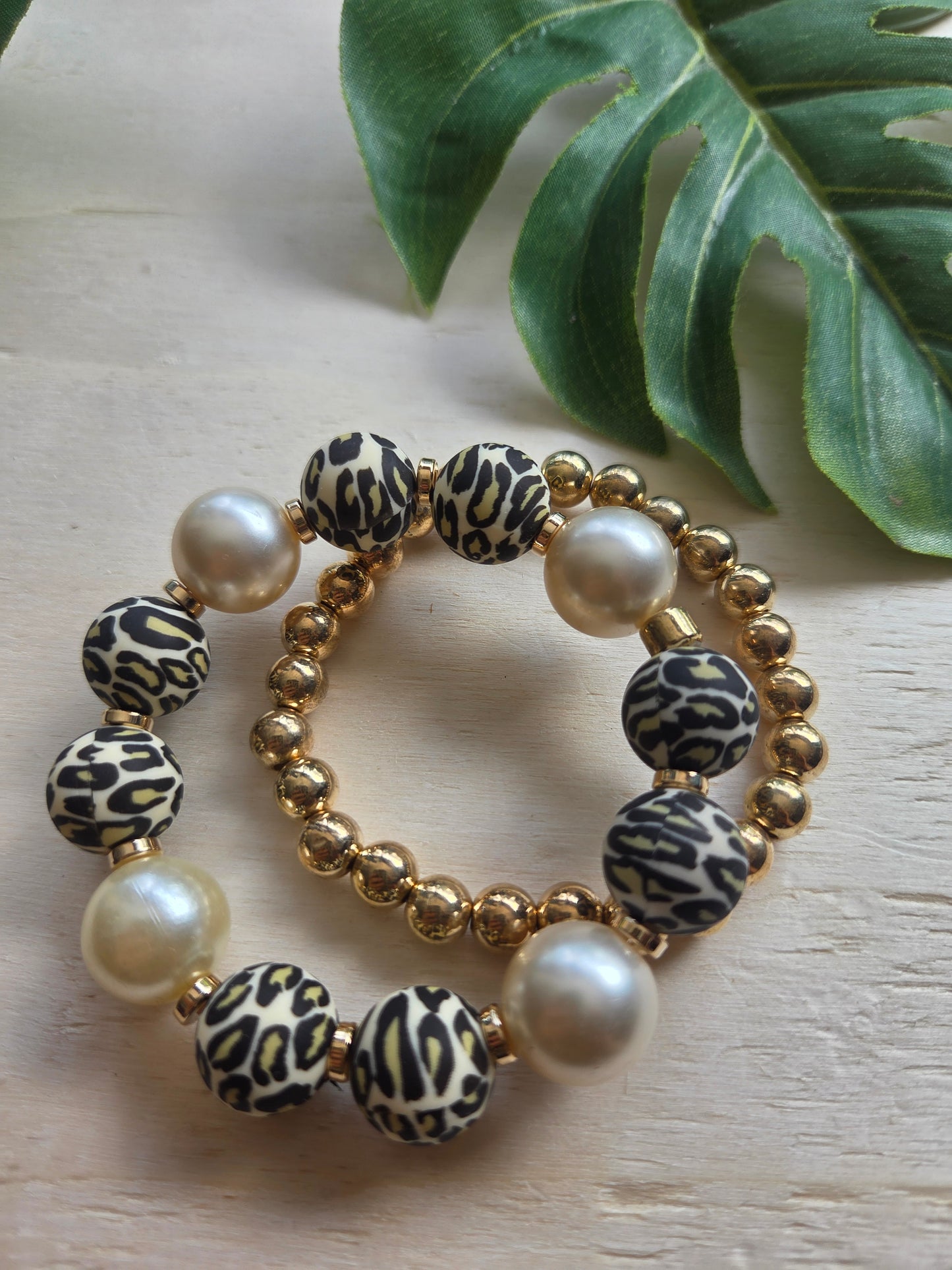 Armbänder mit Leo Kugeln Perlen beige 2er-Set
